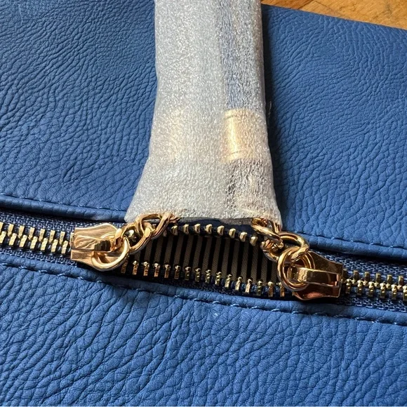 NWT Deluxity Lightweight Medium Crossbody Bag with Tassel in Bright Blue - Picture 10 of 11